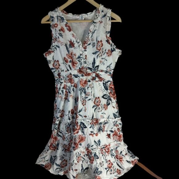 Lucky Brand Dresses & Skirts - Lucky Brand White Floral V Neck Ruffle Trim Dress Sz 8